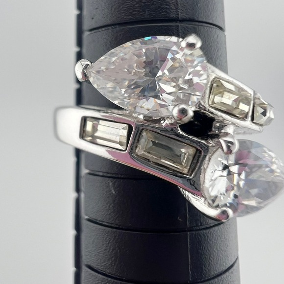 Jewelry - Vintage 18K HGE Cocktail Ring Size 7/7.5 Pear & Baguette Cut Stones Bypass Style